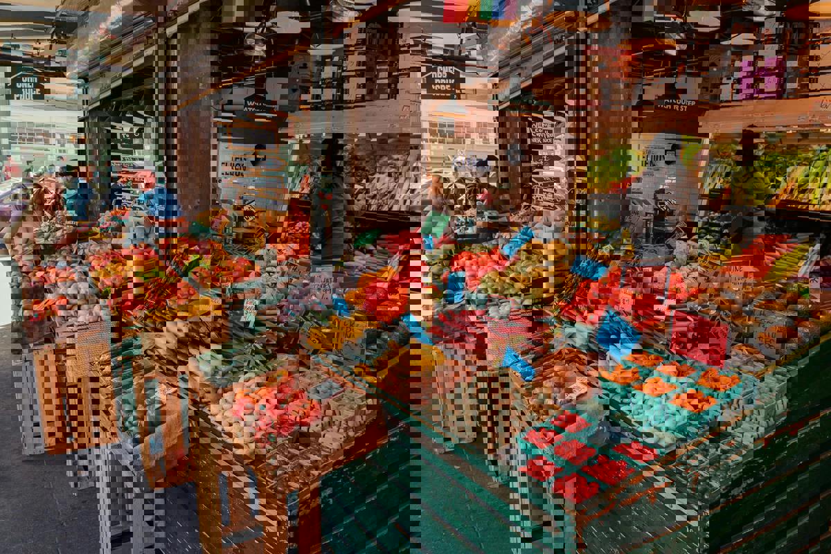 Local Food Market Highlights Organic Produce and Artisan Goods